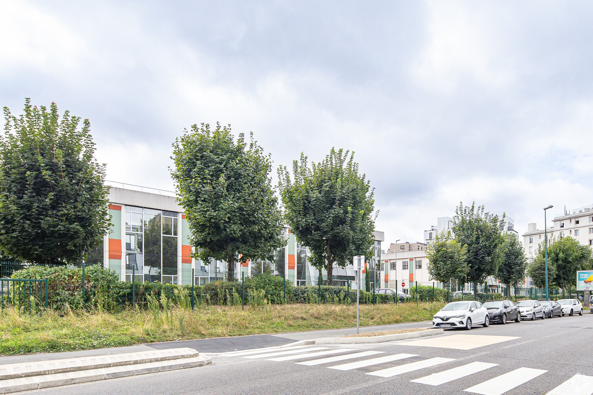 Flex in Gennevilliers for lease Primary Photo- Image 1 of 3