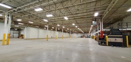 2695 Av Dollard, Montréal, QC for sale Interior Photo- Image 1 of 12