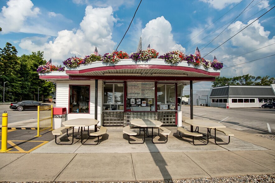 221 N Main St, Rockford, OH for sale - Primary Photo - Image 1 of 27