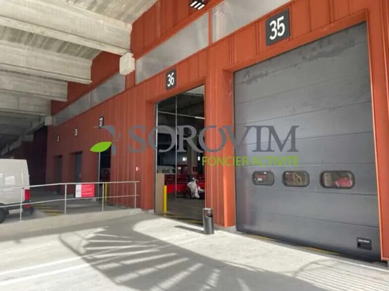 Flex in Lyon for lease - Building Photo - Image 3 of 7