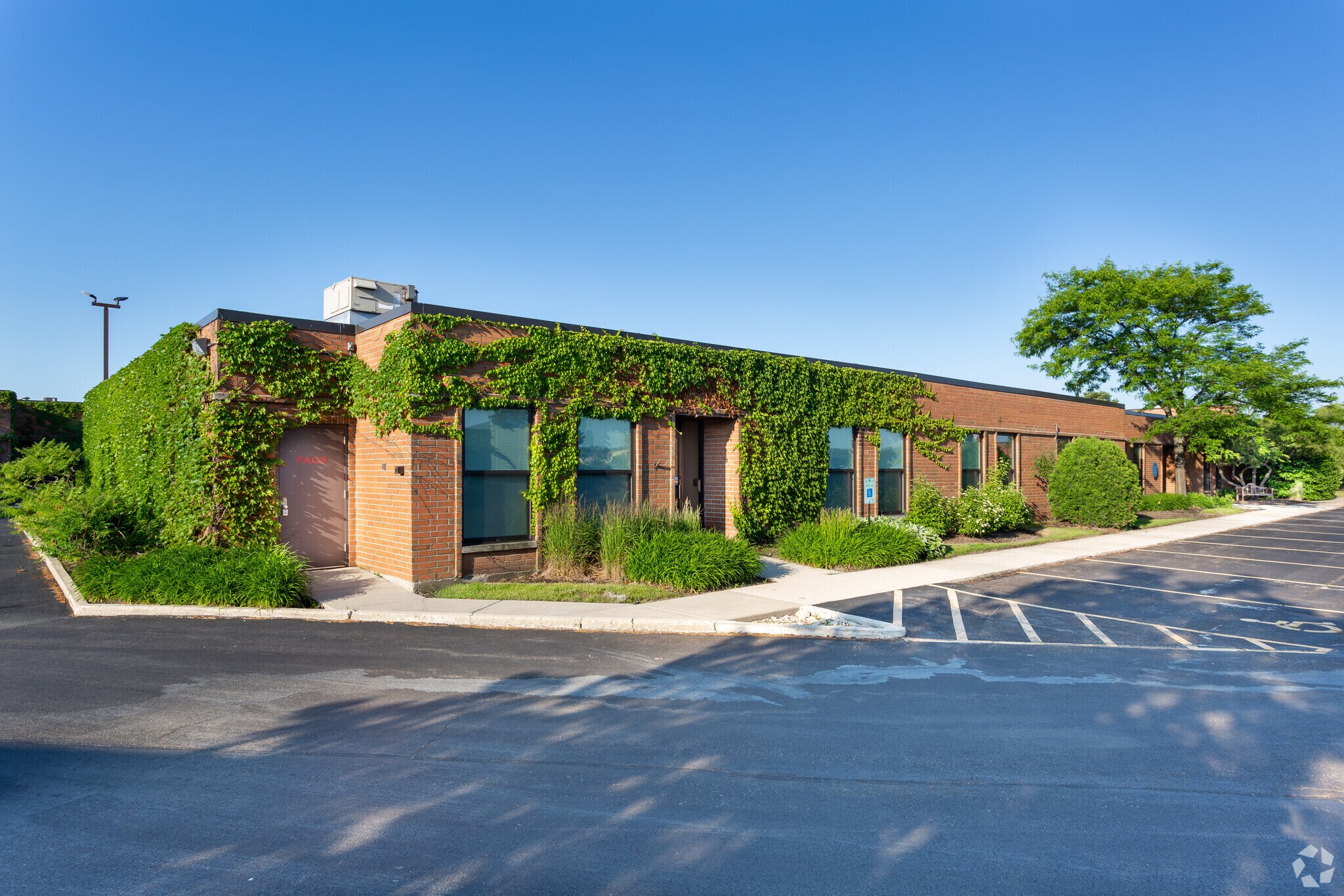 241 S Frontage Rd, Burr Ridge, IL 60527 The Karlyn Building