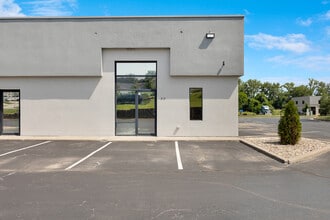307-313 SE AA Hwy, Blue Springs, MO for lease Building Photo- Image 1 of 16