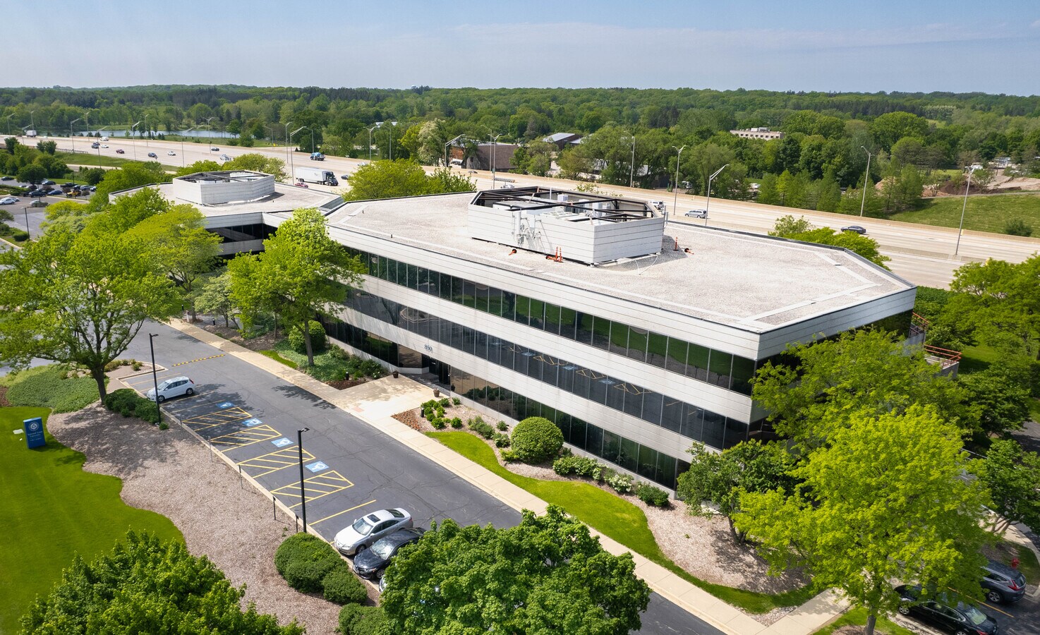 950 Warrenville Rd, Lisle, IL 60532 Corporetum Office Campus I & II