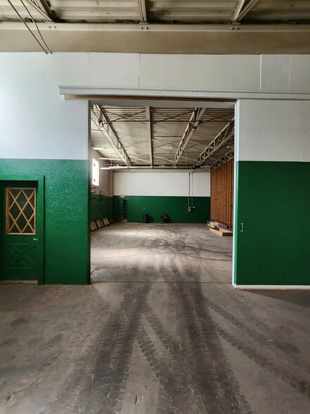 10830 Glass St, North Huntingdon, PA for sale - Interior Photo - Image 2 of 11