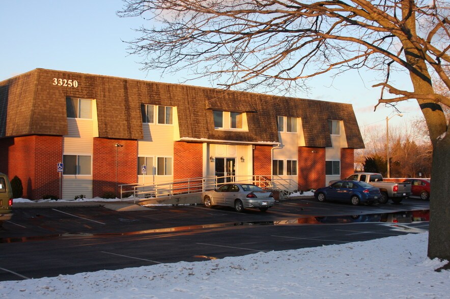 33300 Warren Rd, Westland, MI 48185