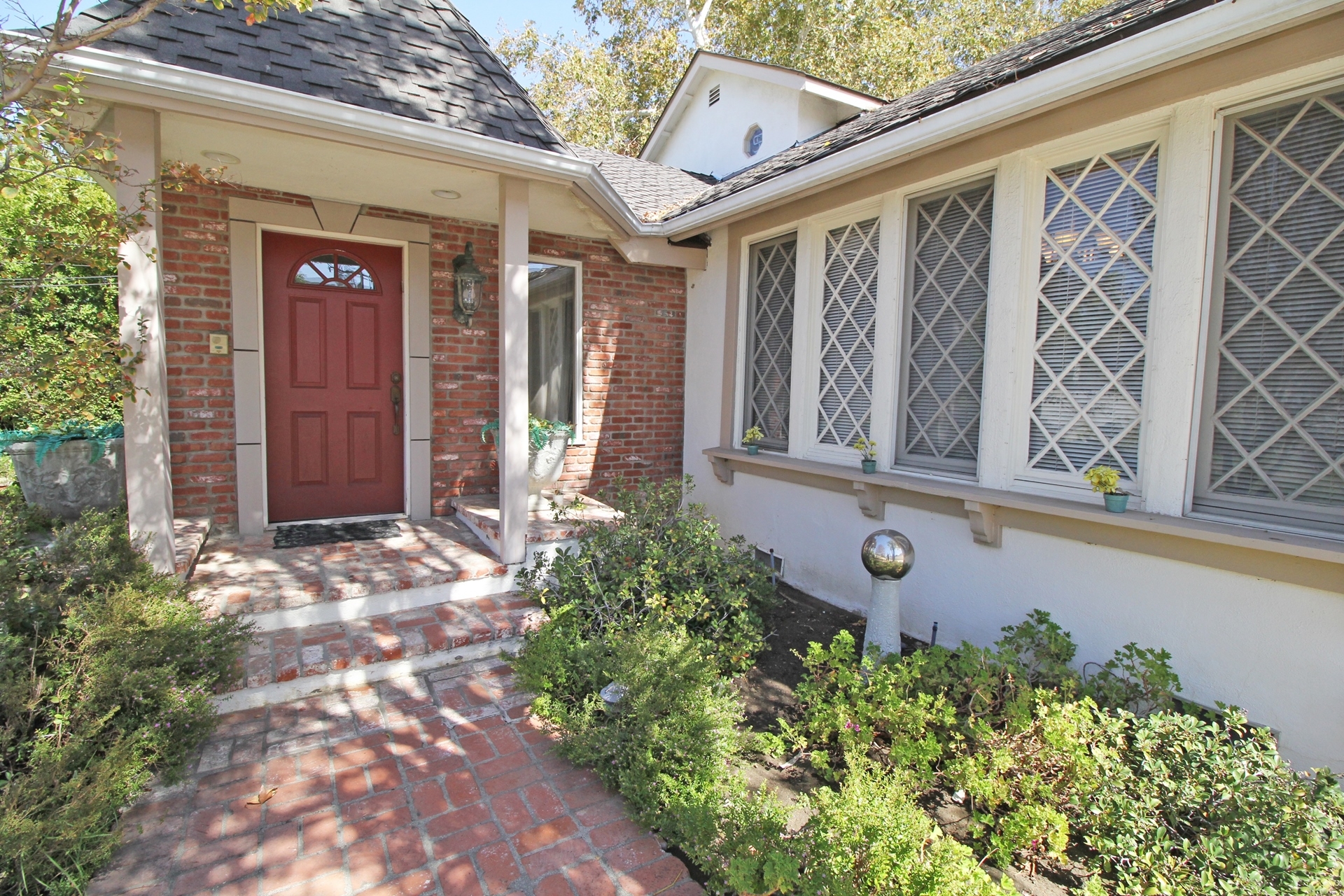 6124 Corbin Ave, Tarzana, CA for sale Primary Photo- Image 1 of 1