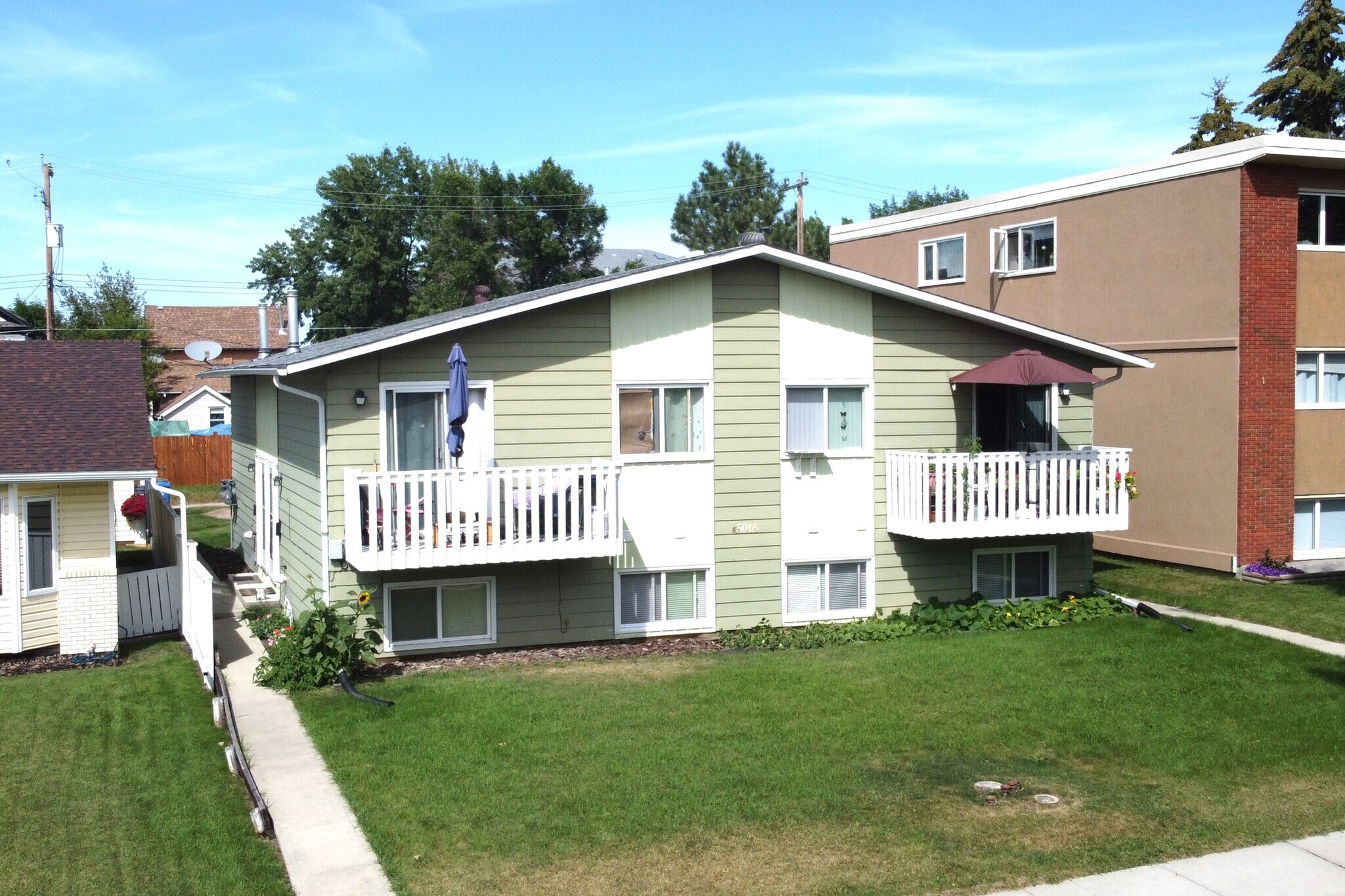 5016 47 St, Innisfail, AB T4G 1M3 Multifamily for Sale