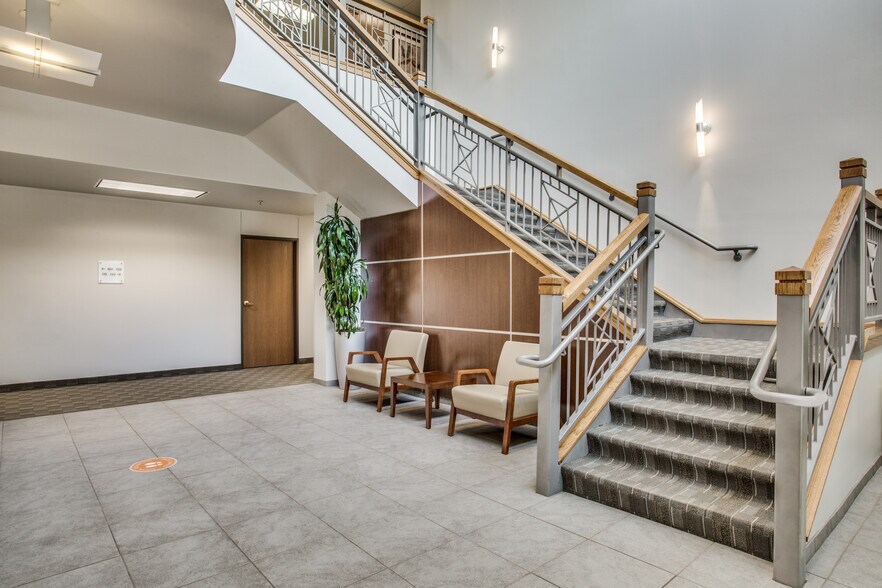 1452 Hughes Rd, Grapevine, TX for lease - Lobby - Image 3 of 9