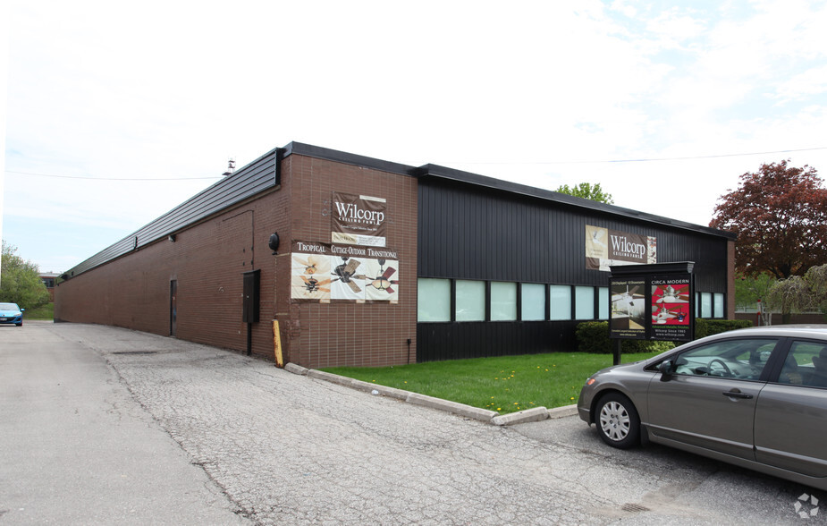 117 Tycos Dr, Toronto, ON for lease - Building Photo - Image 2 of 2