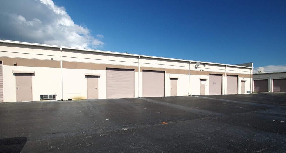 1525 NW 3rd St, Deerfield Beach, FL for lease - Building Photo - Image 2 of 15