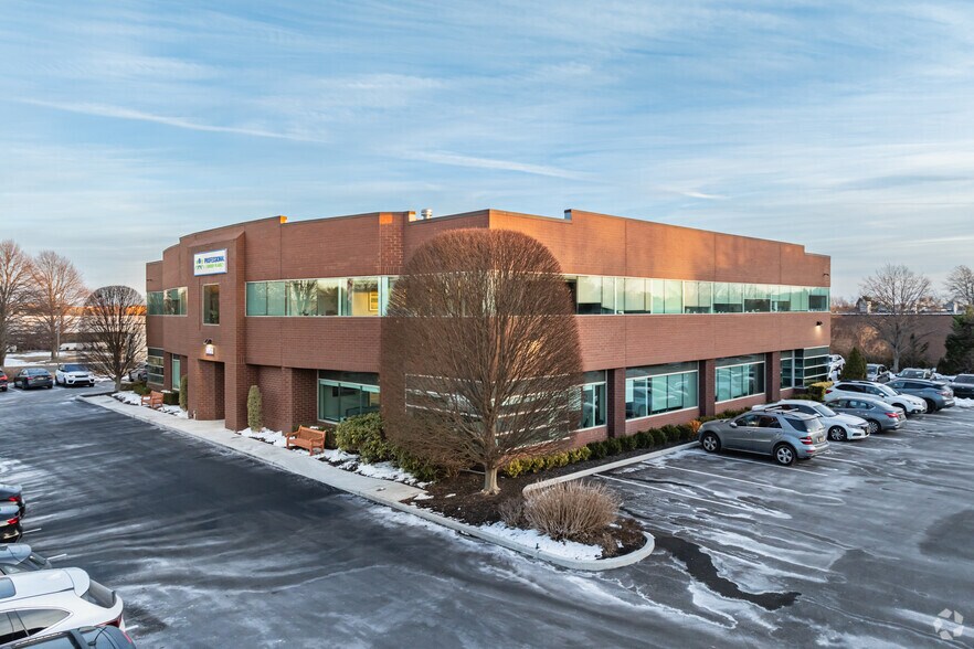 225 Wireless Blvd, Hauppauge, NY for sale - Primary Photo - Image 1 of 1