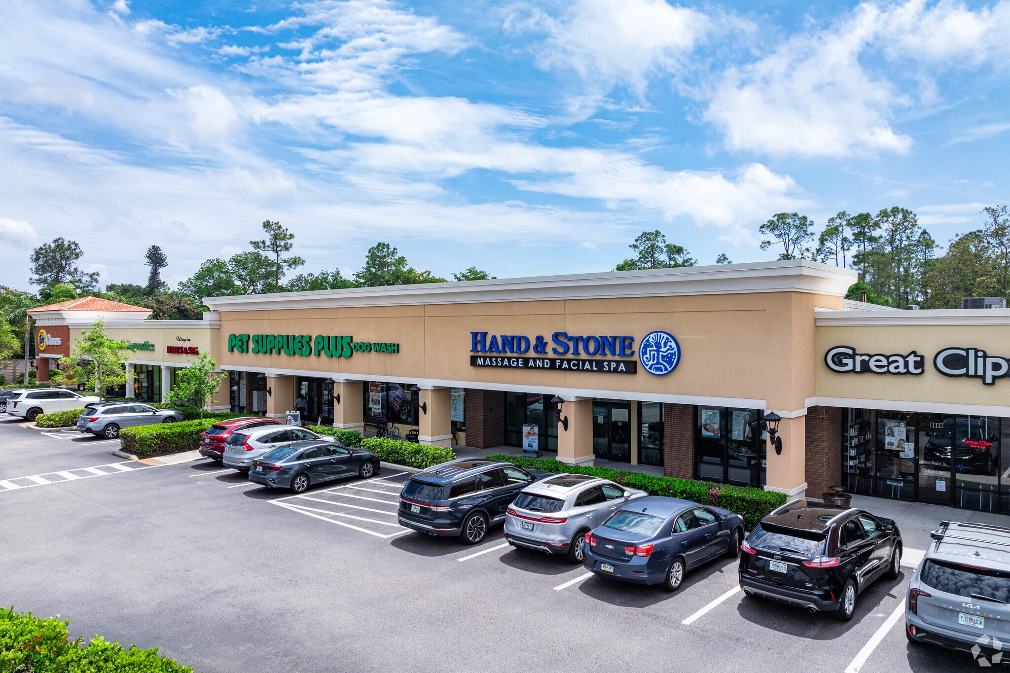 48104890 Davis Blvd, Naples, FL 34104 Kings Lake Square