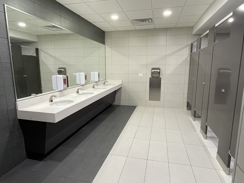 1550 N Northwest Hwy, Park Ridge, IL for lease - Interior Photo - Image 3 of 12