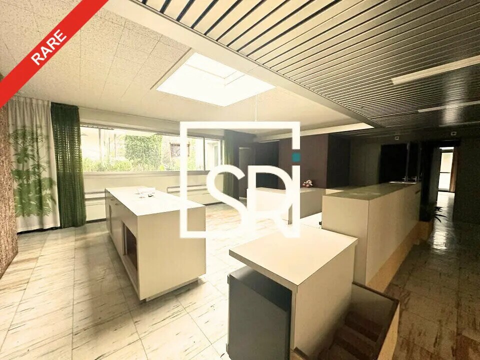 Retail in Issoire for lease Building Photo- Image 1 of 22