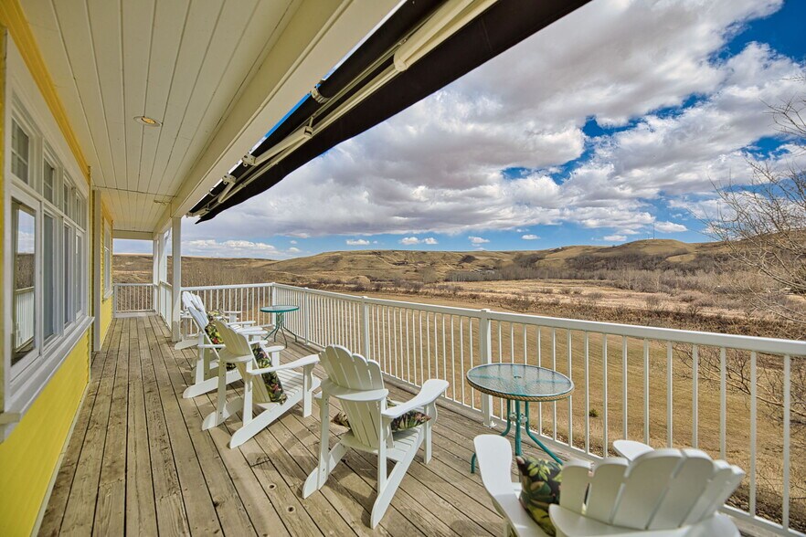 111 Severn Av, Rosebud, AB T0J 2T0 Rosebud Country Inn