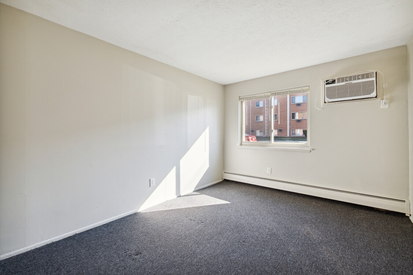 17230 Burgess St, Detroit, MI 48219 Burgess Manor Apartments