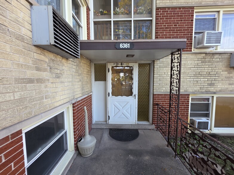 6361 W Addison St, Chicago, IL for sale - Building Photo - Image 2 of 8