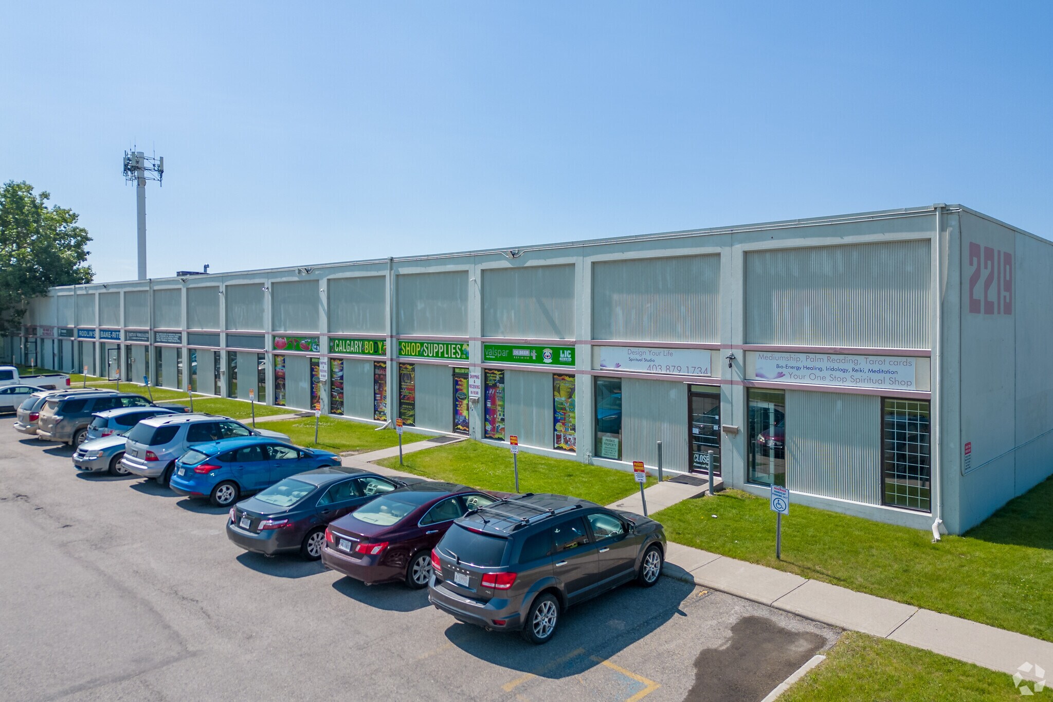 2219 35th Ave NE, Calgary, AB for sale Primary Photo- Image 1 of 8