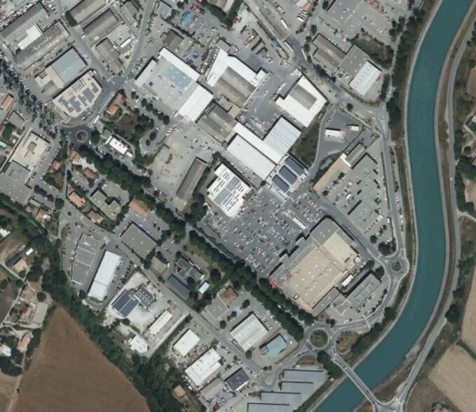 Retail in Manosque for lease - Building Photo - Image 1 of 3