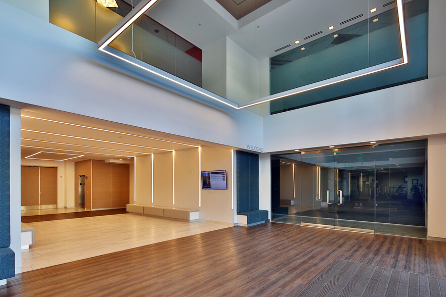 28470 Avenue Stanford, Santa Clarita, CA for lease - Lobby - Image 3 of 29