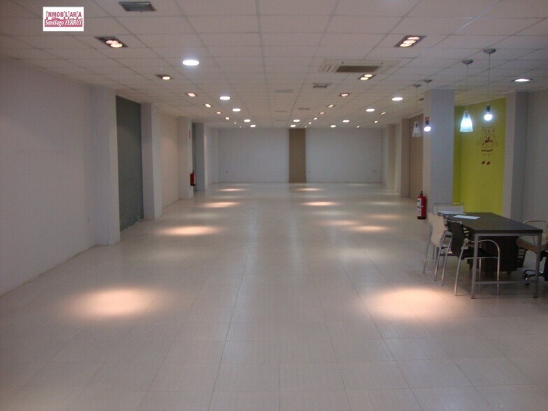 Retail in Almussafes, Valencia for lease - Building Photo - Image 3 of 5