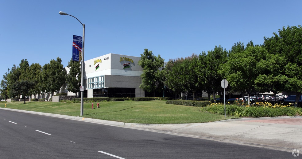 4340 Eucalyptus Ave, Chino, CA for lease - Primary Photo - Image 3 of 9