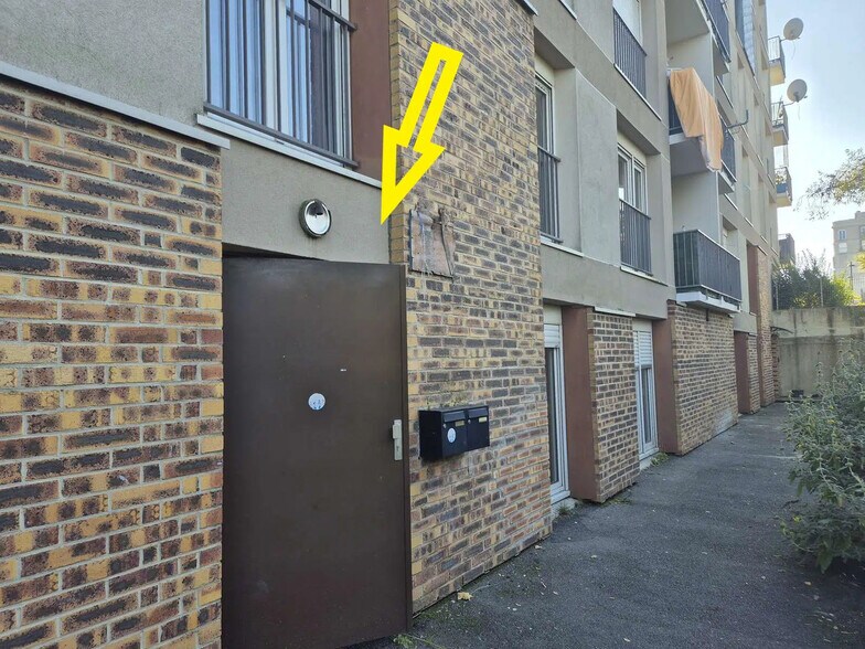 Office in Dammarie-Les-Lys for lease - Building Photo - Image 1 of 3