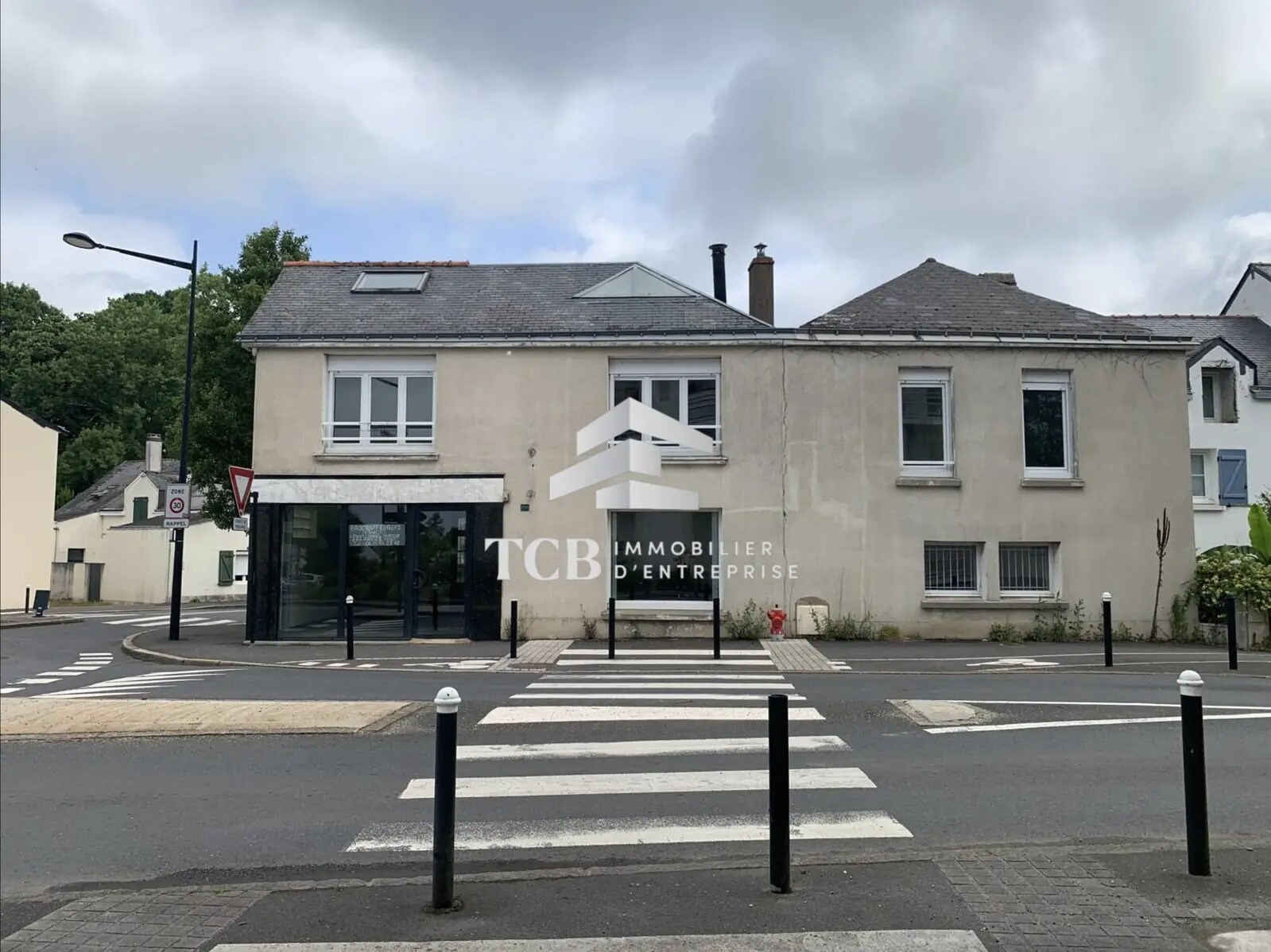 Retail in Sautron for sale Building Photo- Image 1 of 5