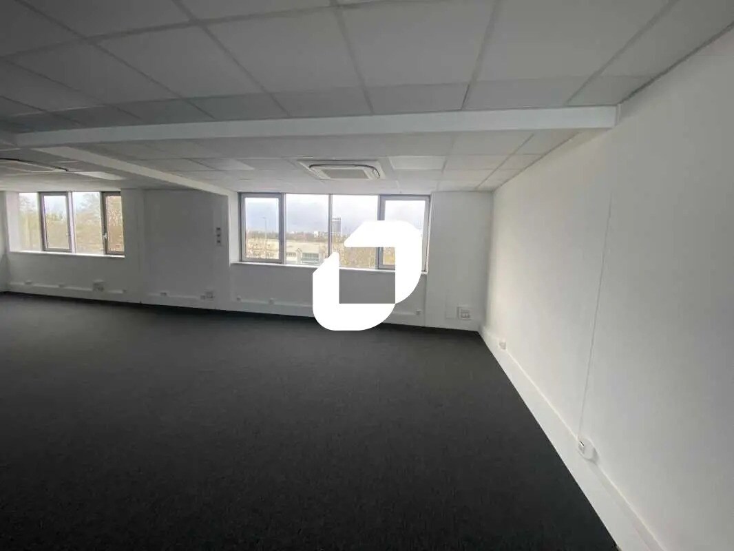 Office in Bordeaux for lease Interior Photo- Image 1 of 7