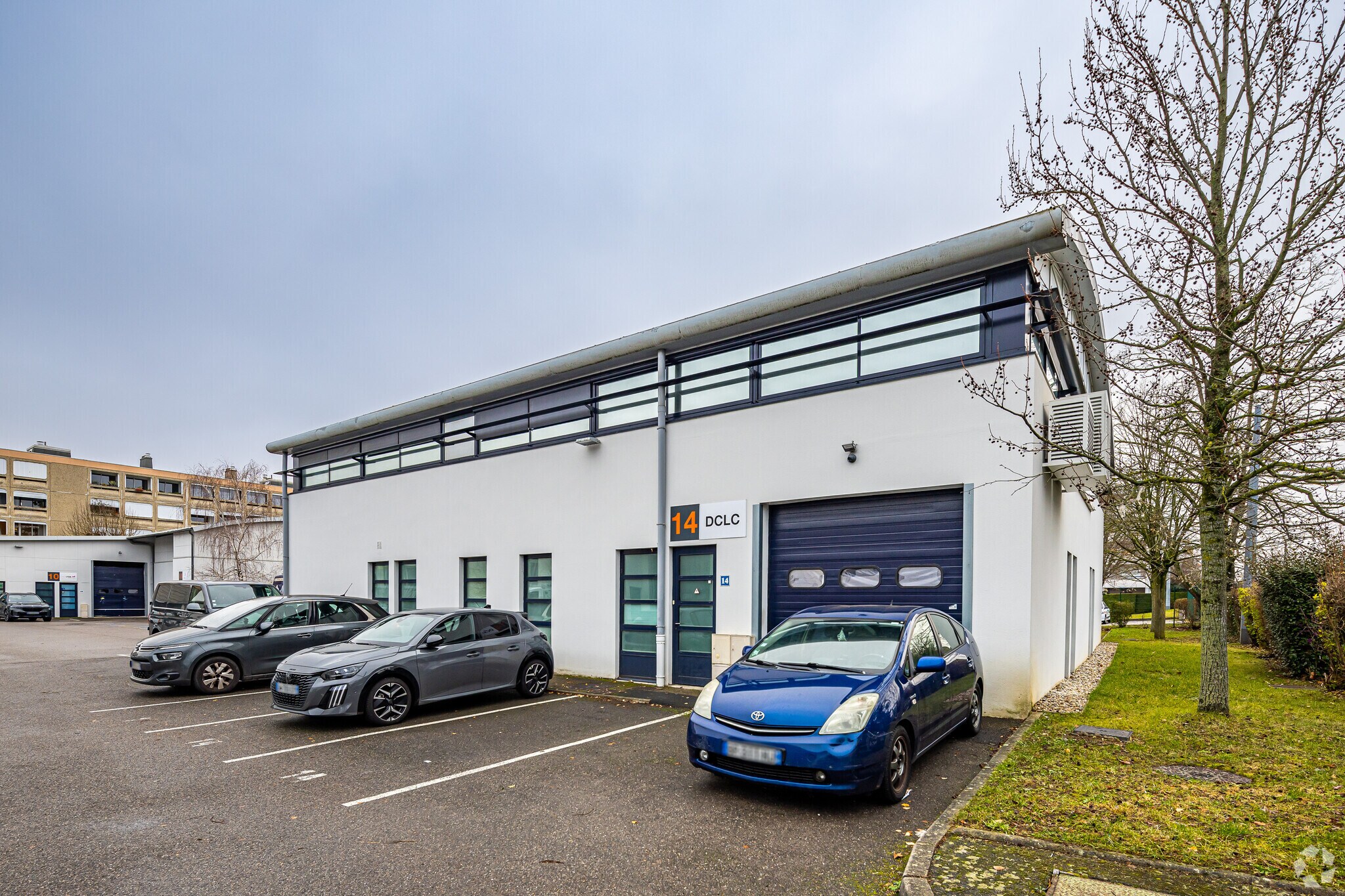  in Lyon for sale Primary Photo- Image 1 of 1