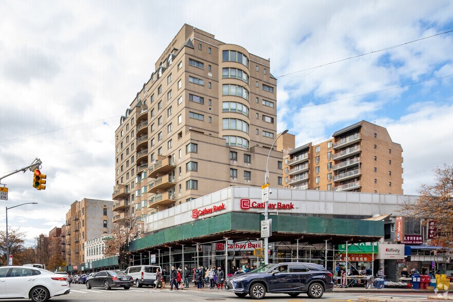 13347 Sanford Ave, Flushing, NY for sale - Building Photo - Image 2 of 8