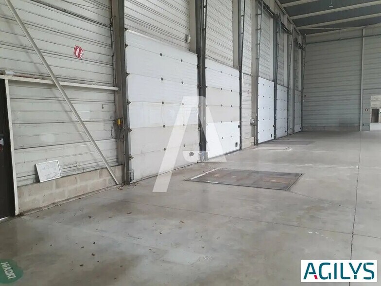 Industrial in Lisses for lease - Interior Photo - Image 3 of 9