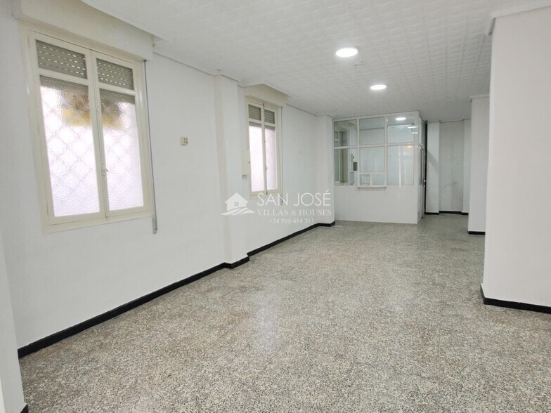 Retail in Aspe for lease - Building Photo - Image 2 of 10