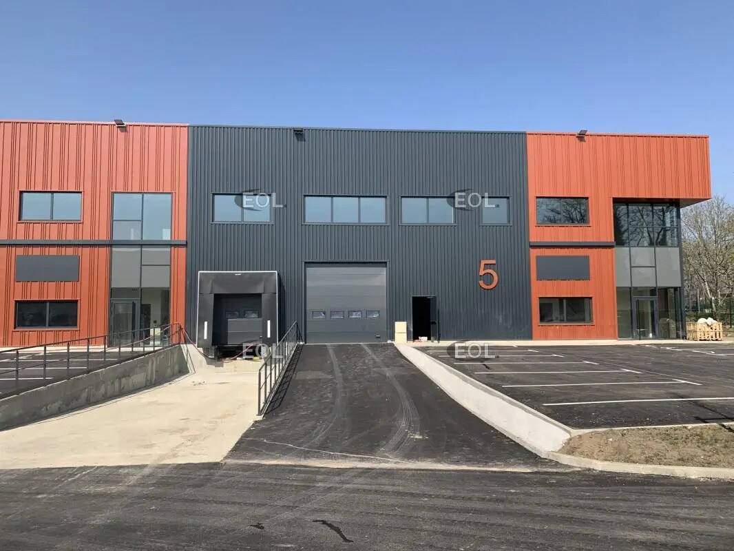 Industrial in SAINT-OUEN-L'AUMONE for lease Building Photo- Image 1 of 10