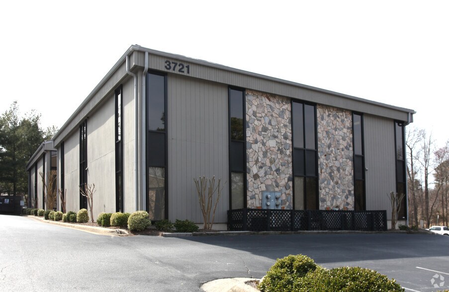 3721 W Market St, Greensboro, NC 27403