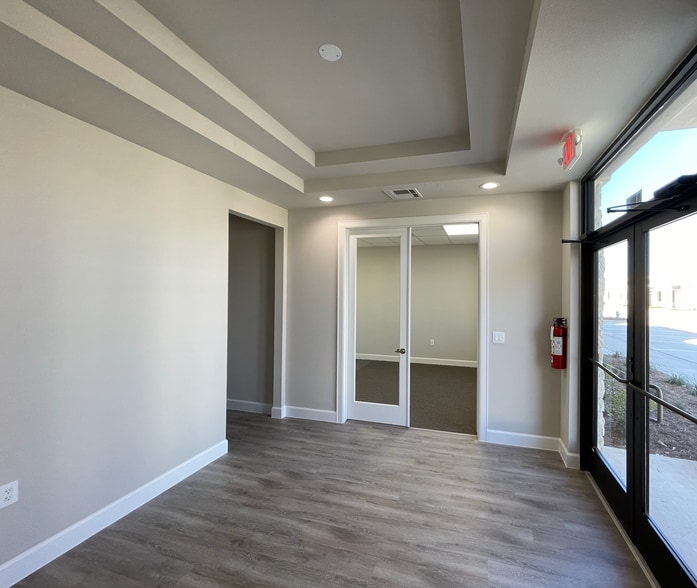 Building 8 | 5501 Cabrera Dr, Sugar Land, TX for lease - Interior Photo - Image 3 of 8