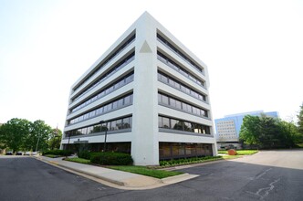 7927 Jones Branch Dr, McLean, VA for lease Building Photo- Image 1 of 1