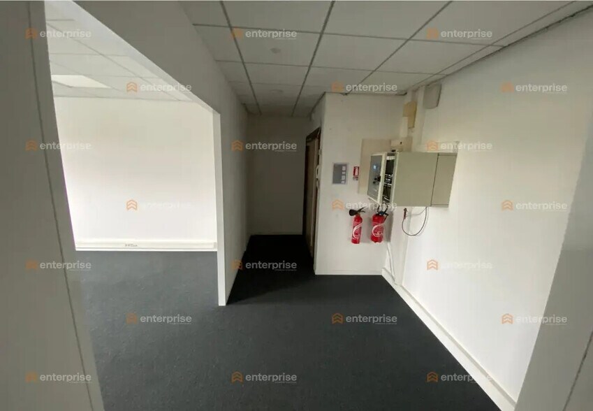 Office in Loos for lease - Interior Photo - Image 3 of 10