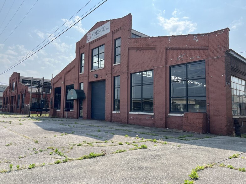 1809 & 1815 Commerce Rd, Louisville, KY portfolio of 2 properties for sale on LoopNet.com - Building Photo - Image 1 of 11
