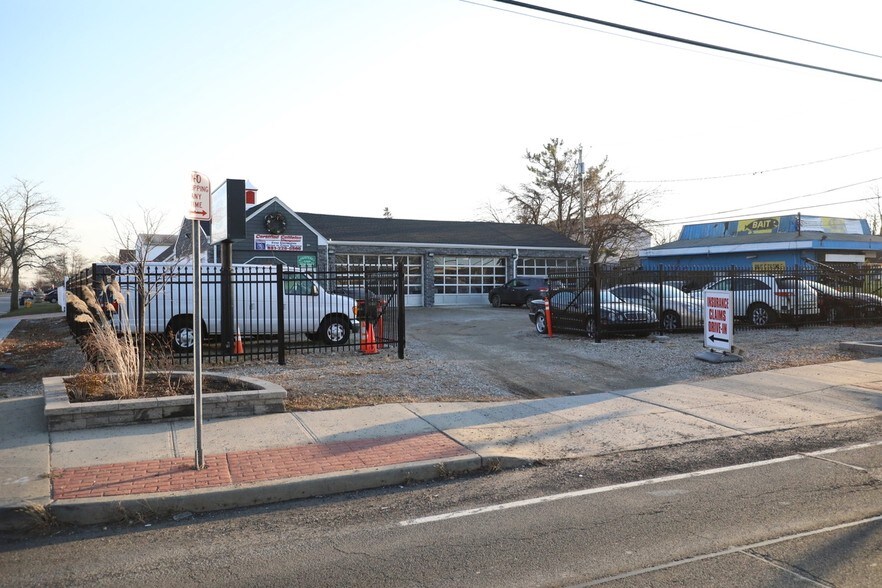 295 E Montauk Hwy, Lindenhurst, NY for sale - Primary Photo - Image 1 of 1
