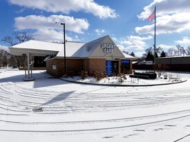 22990 Pontiac Trl, South Lyon MI - Drive Through Restaurant