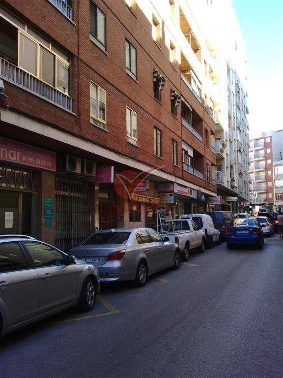 Retail in Cuenca, Cuenca for lease Primary Photo- Image 1 of 3