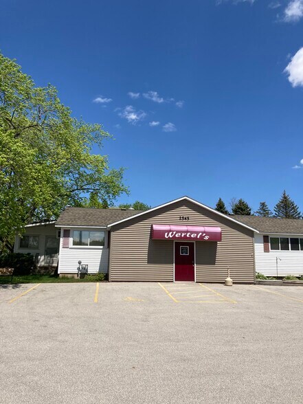 2545 Manitowoc Rd, Green Bay, WI for sale - Building Photo - Image 1 of 1