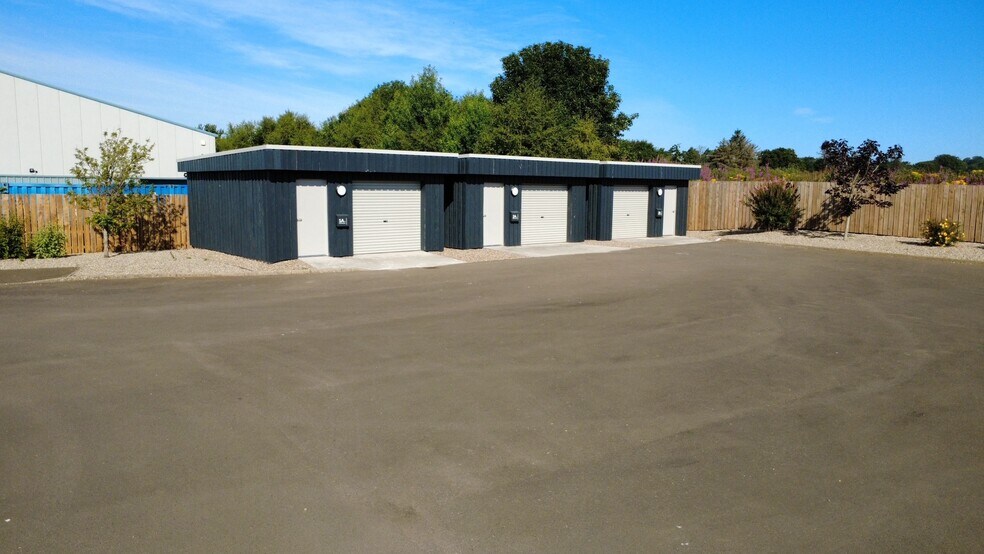 6 Brent Av, Montrose for lease - Building Photo - Image 3 of 5