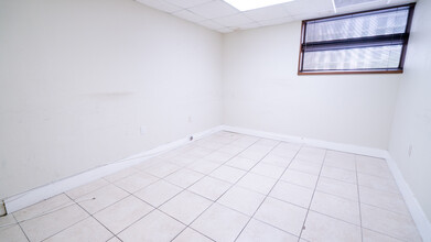 1125 NE 125th St, North Miami, FL for lease Building Photo- Image 2 of 3