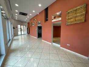 Retail in Manresa, Barcelona for lease Interior Photo- Image 2 of 5
