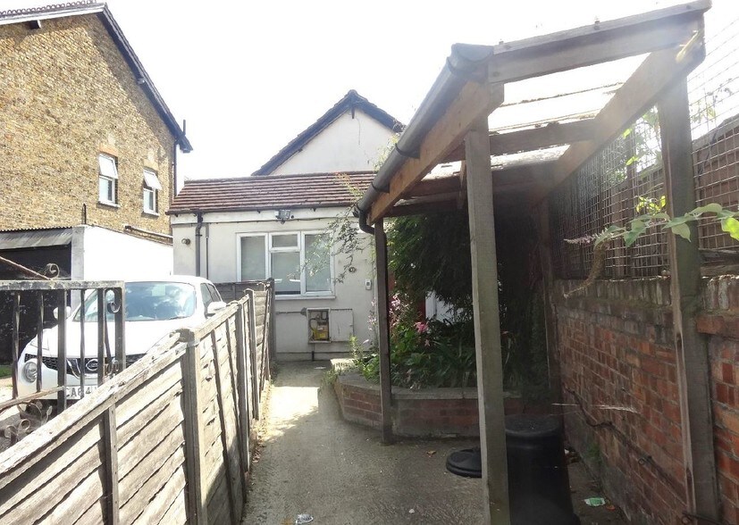 41A Streatham Rd, Mitcham, CR4 2AD