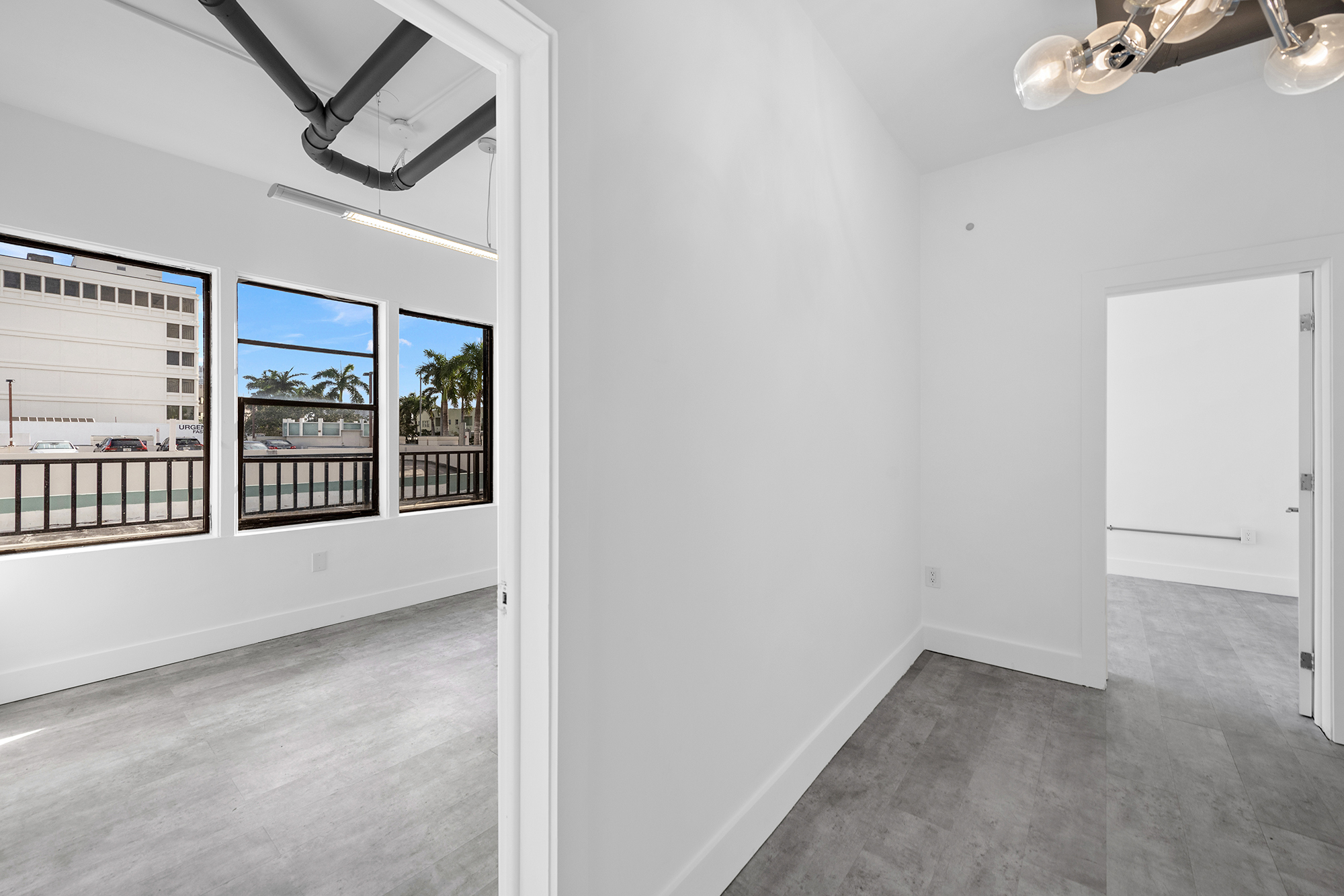 925 Arthur Godfrey Rd, Miami Beach, FL for lease Interior Photo- Image 1 of 8