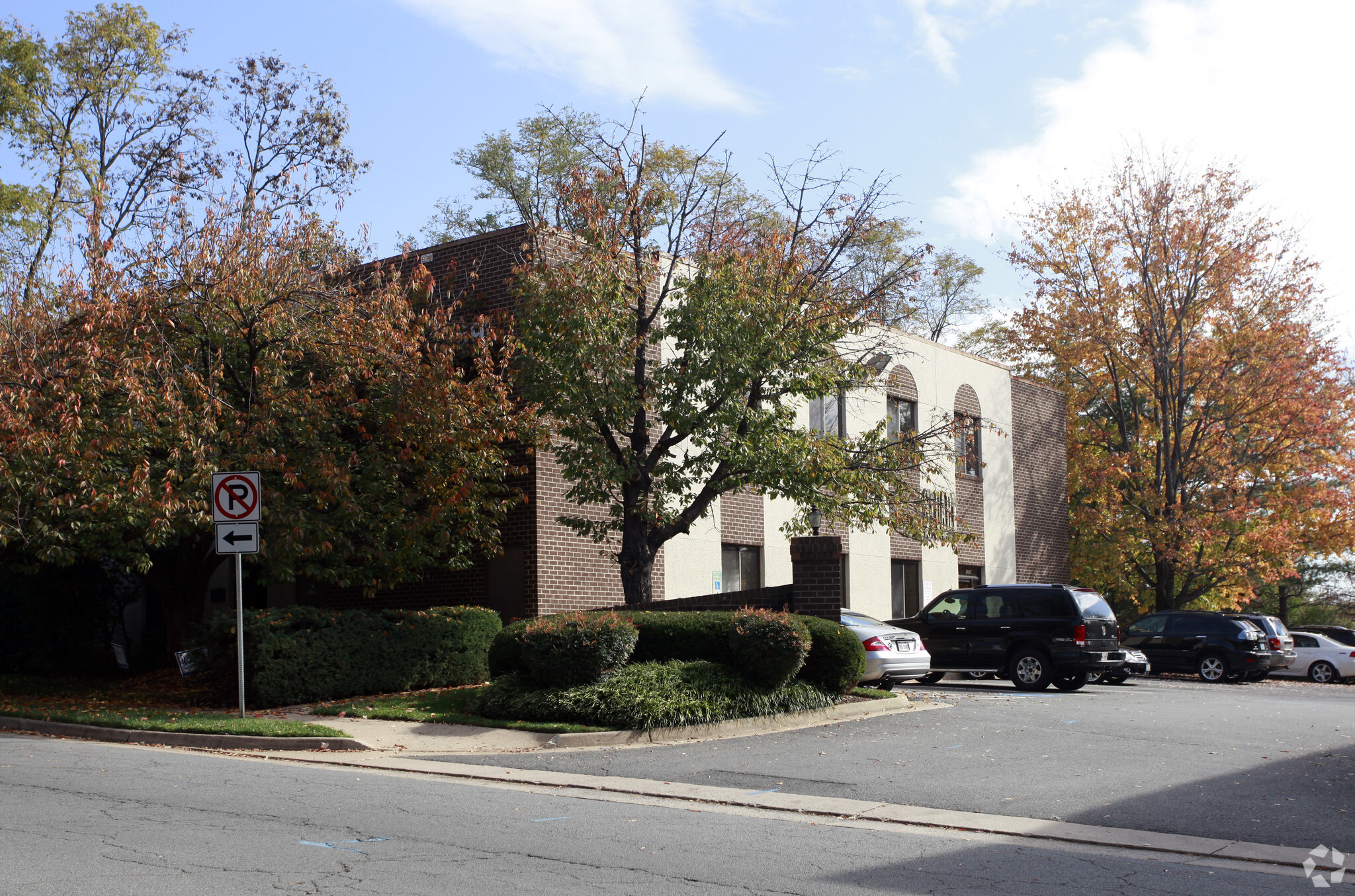 1359 Beverly Rd, McLean, VA for sale Primary Photo- Image 1 of 1