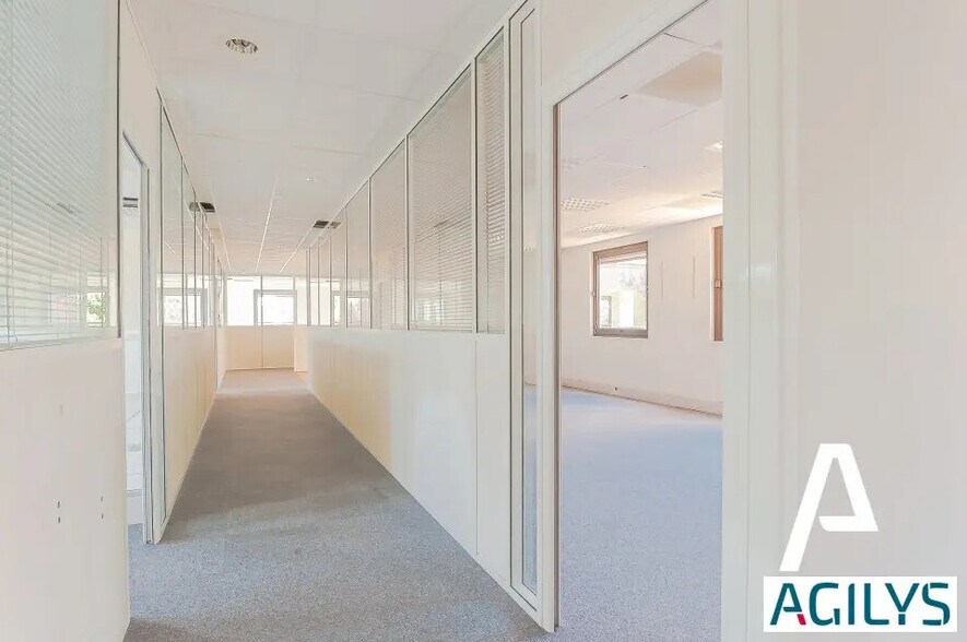 Flex in  for lease - Building Photo - Image 3 of 7